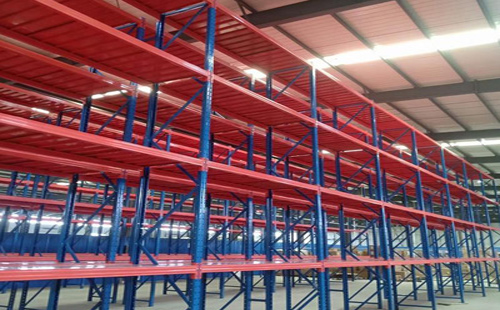 货物与员工双保险:重型货架安全操作指南——从载荷到防撞的全流程要点 货物与员工双保险:重型货架安全操作指南——从载荷到防撞的全流程要点